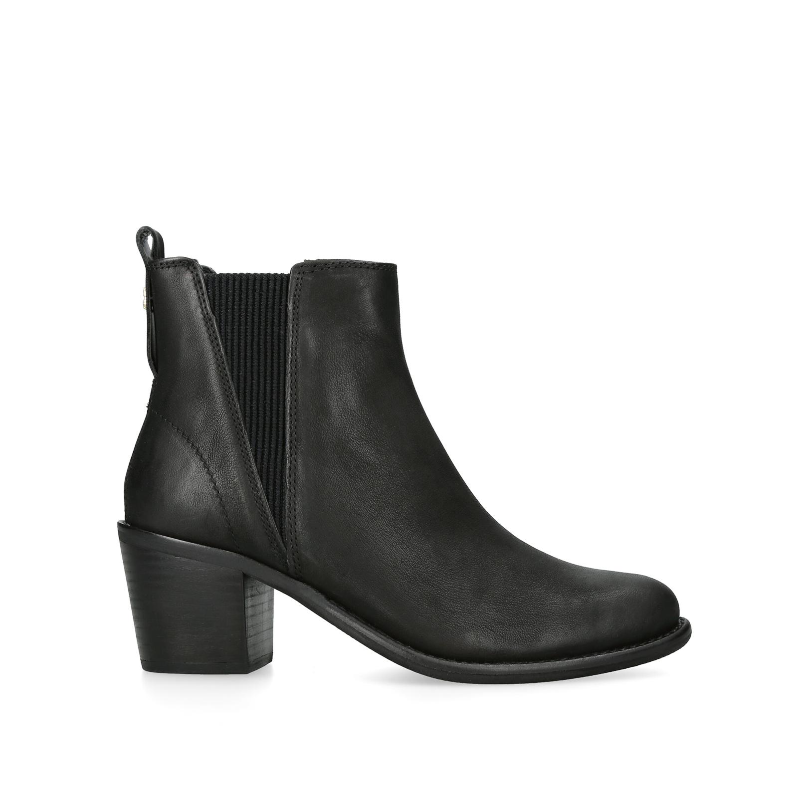 Black leather pointed toe chelsea boot best sale