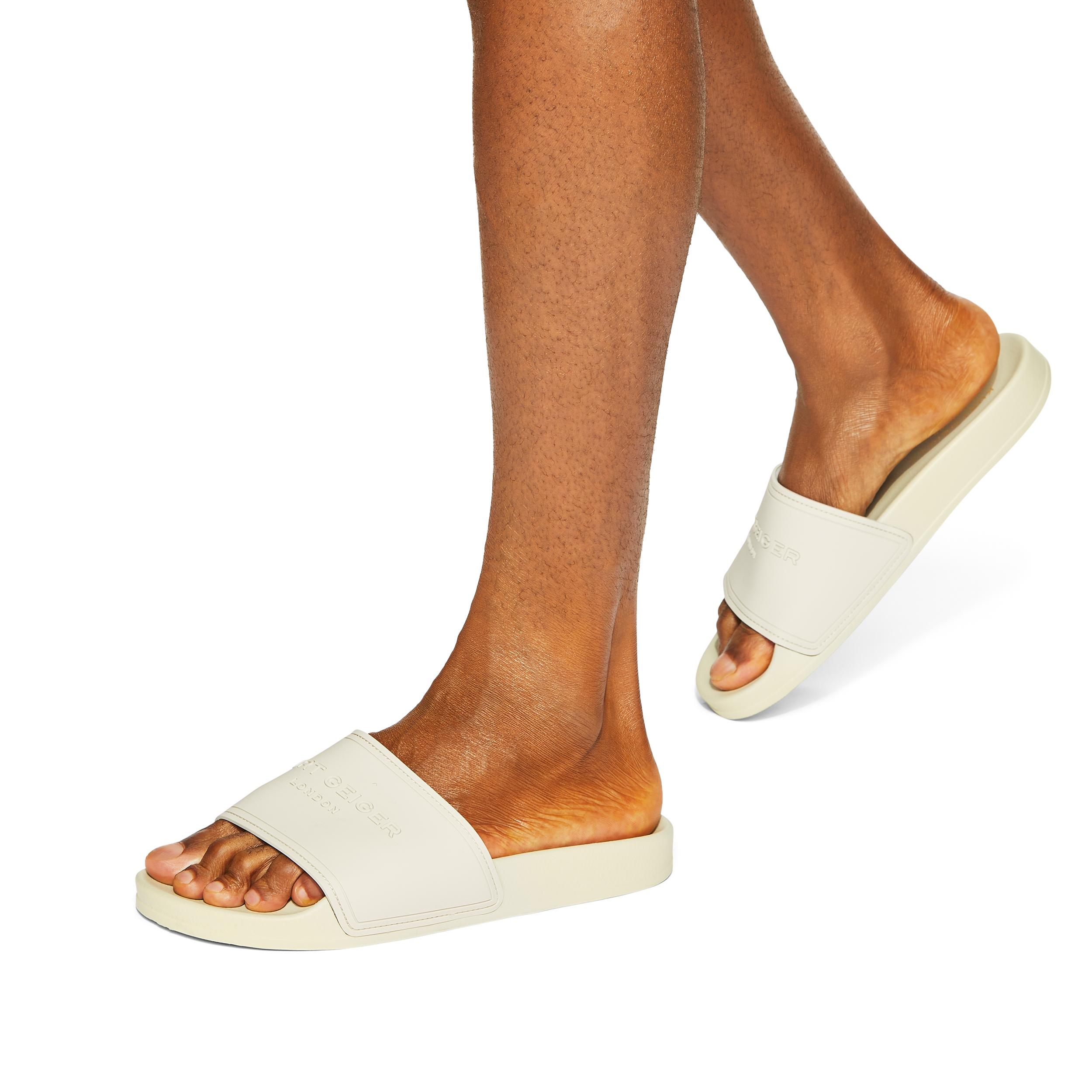Mens pool sliders store