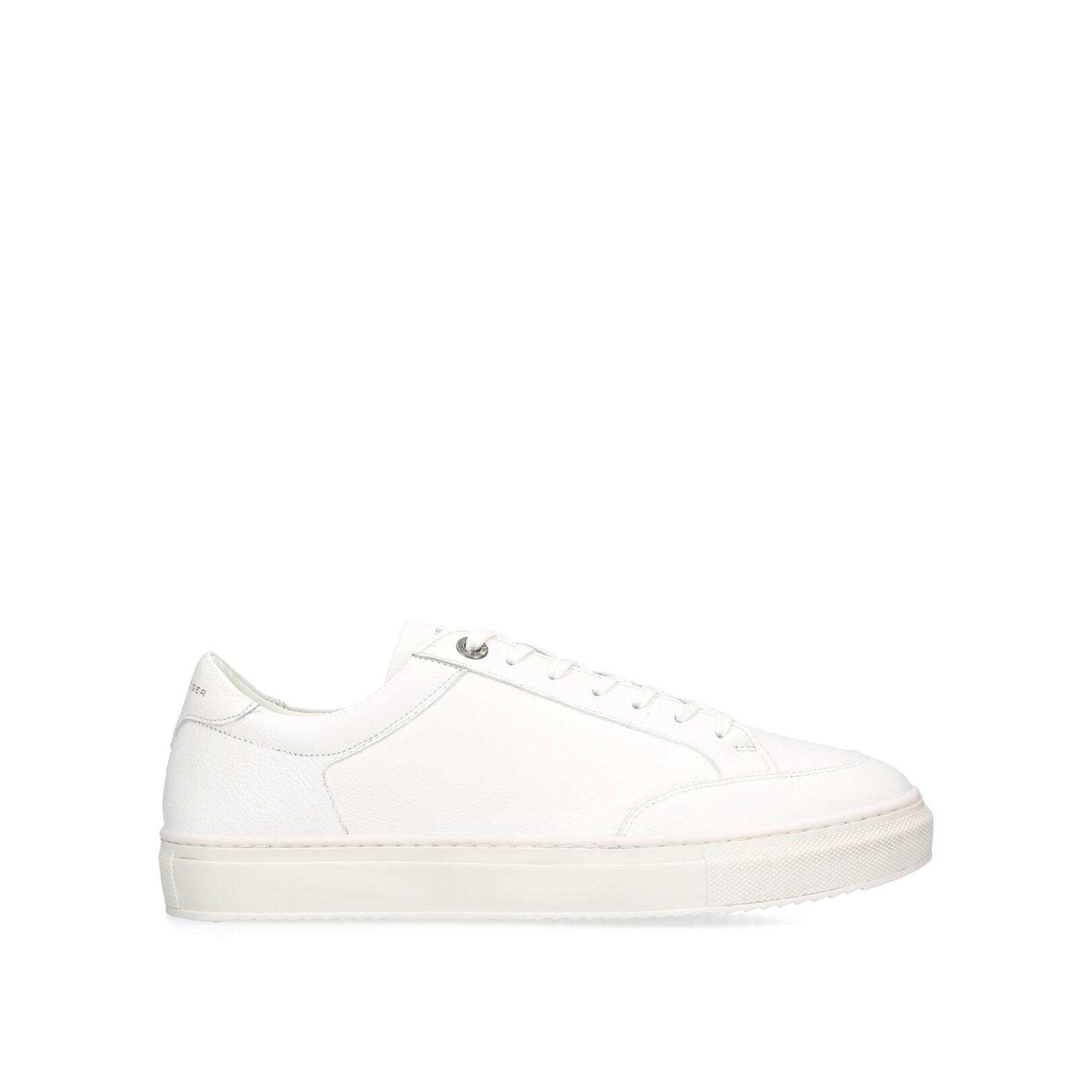 White sneakers fashion hype