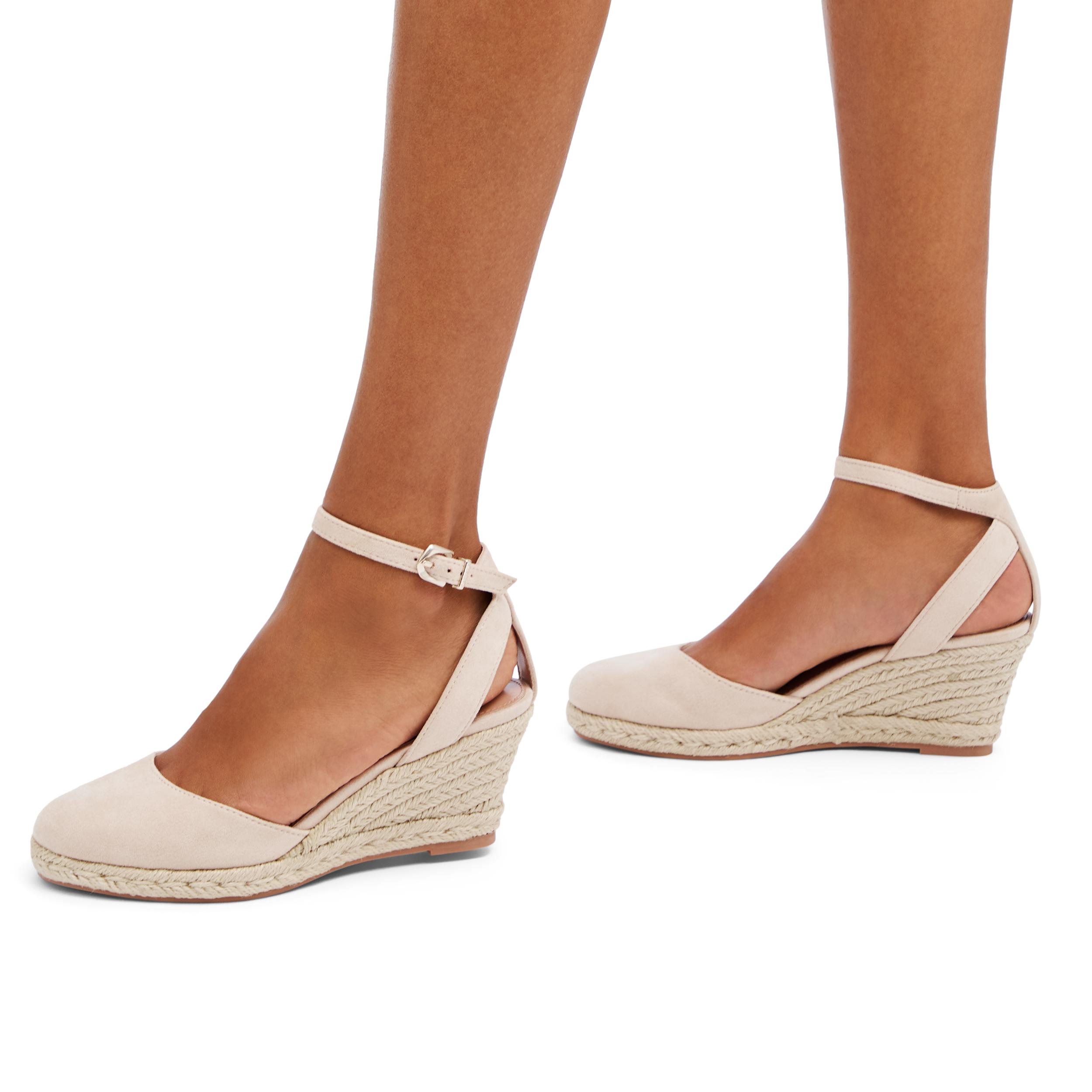 Womens madden girl sabrina wedge sales