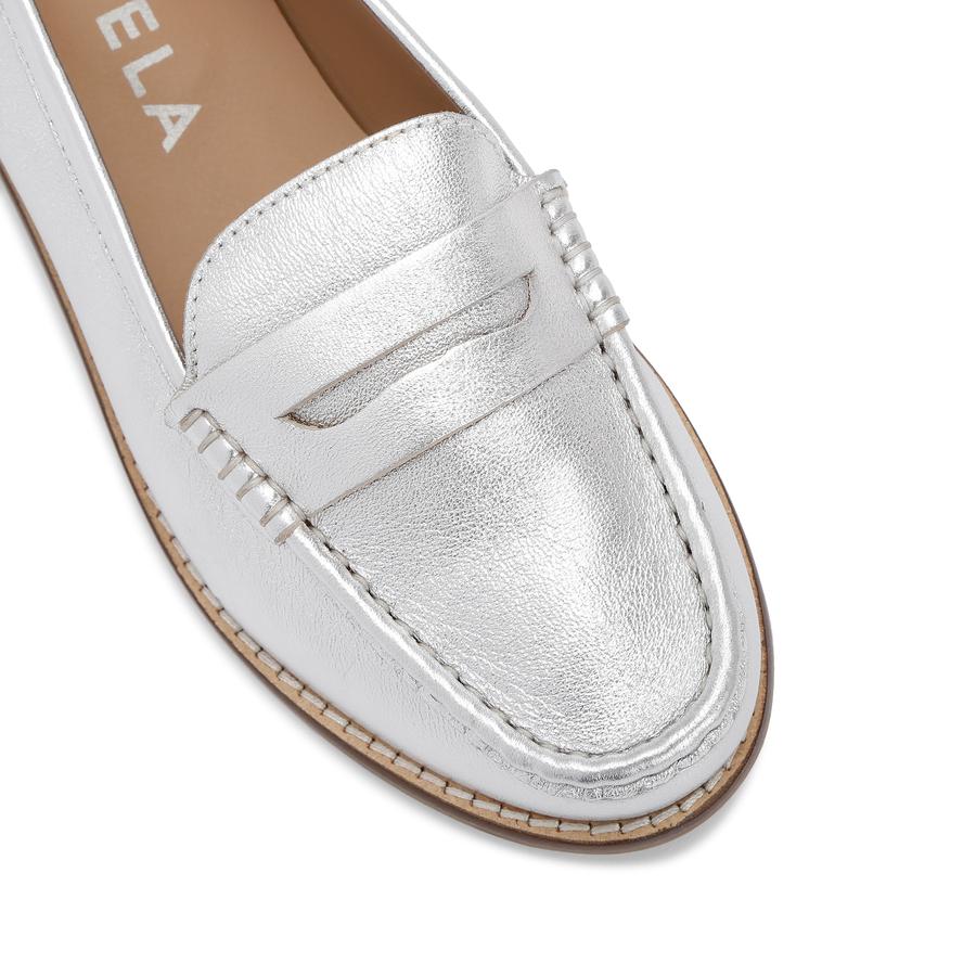 CRACKLE CARVELA Flats