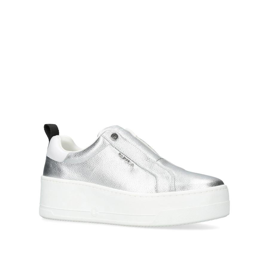 Laceless trainers store